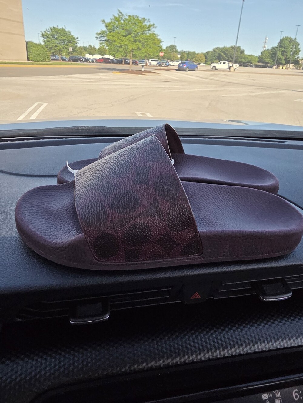 NWT- NIB Coach Udele Women Maroon Slide Sandal with Signature Pattern (No Box) - Picture 6 of 7